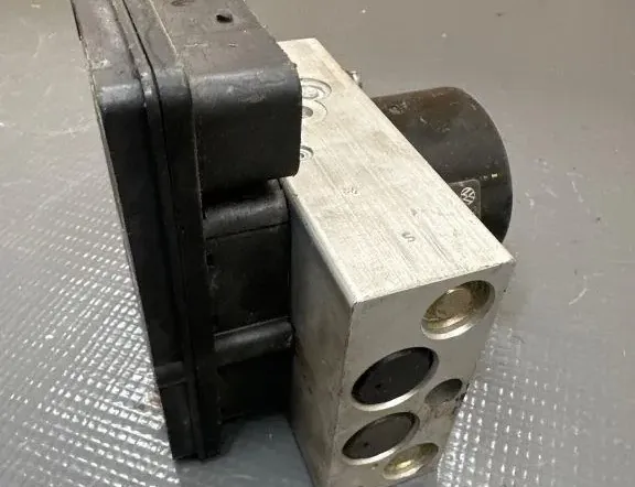 VOLKSWAGEN Touareg 1 generation (2002-2010) ABS pump 7L0907379E,LR4G20C04 33161378