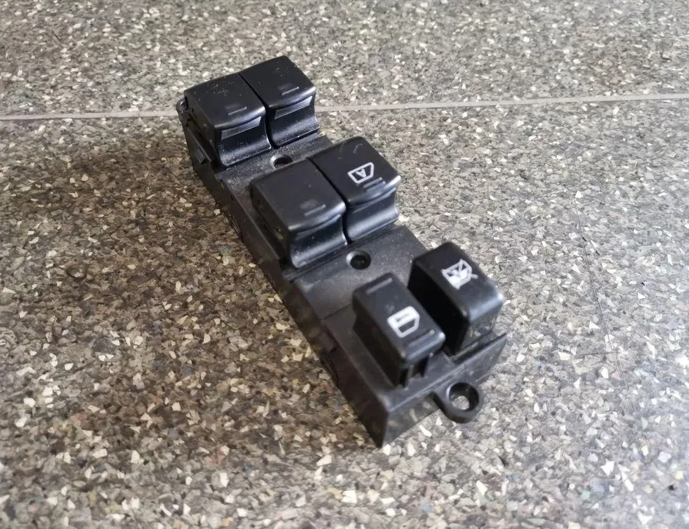 SUBARU Forester SH (2007-2013) Bakre höger dörrfönsterkontrollbrytare 157447 33977382