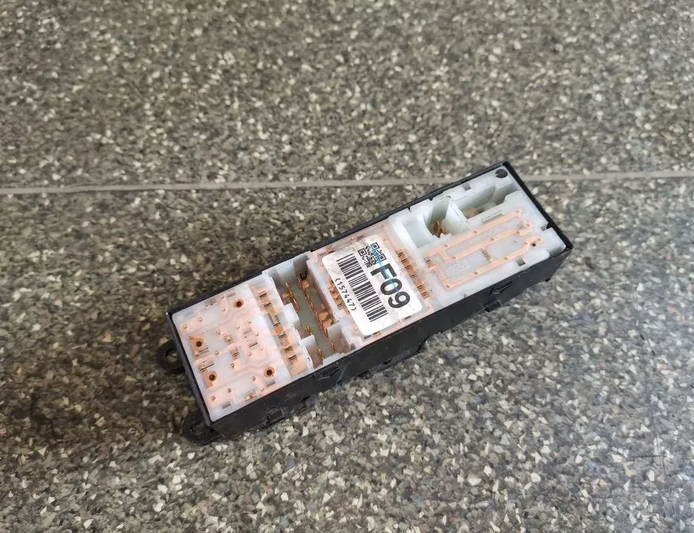 SUBARU Forester SH (2007-2013) Bakre höger dörrfönsterkontrollbrytare 157447 33977382