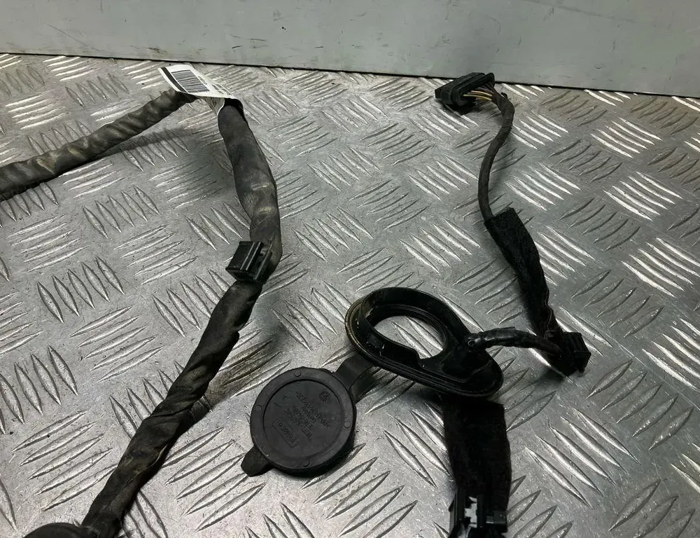 VOLVO V40 2 generation (2012-2020) Kablar till höger bakdörr C01064100,31313719 33511182