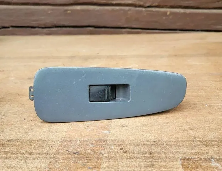 TOYOTA Previa 2 generation (2000-2006) Bakre höger dörrfönsterkontrollbrytare 76A047 31503714