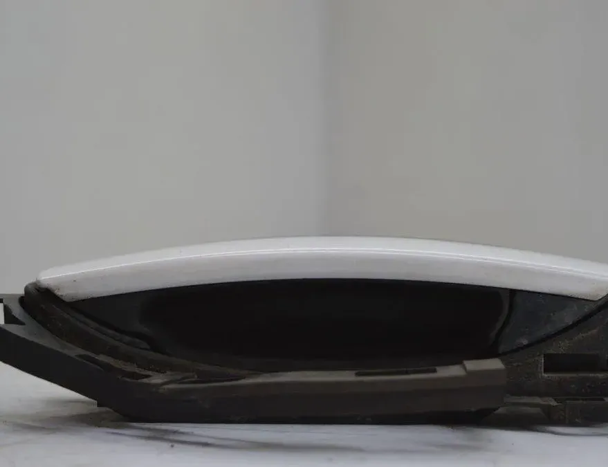 AUDI A6 C8/4K (2018-2024) Utvändigt handtag för skjutdörr på vänster sida 4F0837885 31903005