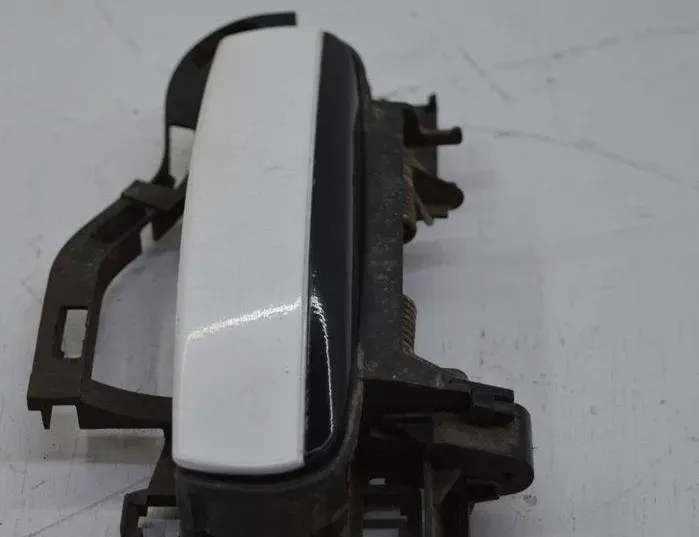 AUDI A6 C8/4K (2018-2024) Utvändigt handtag för skjutdörr på vänster sida 4F0837885 31903005