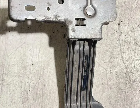 VOLKSWAGEN Multivan T6 (2016-2023) Motorhuv säkerhetsspärr 7E0823480C 34883952