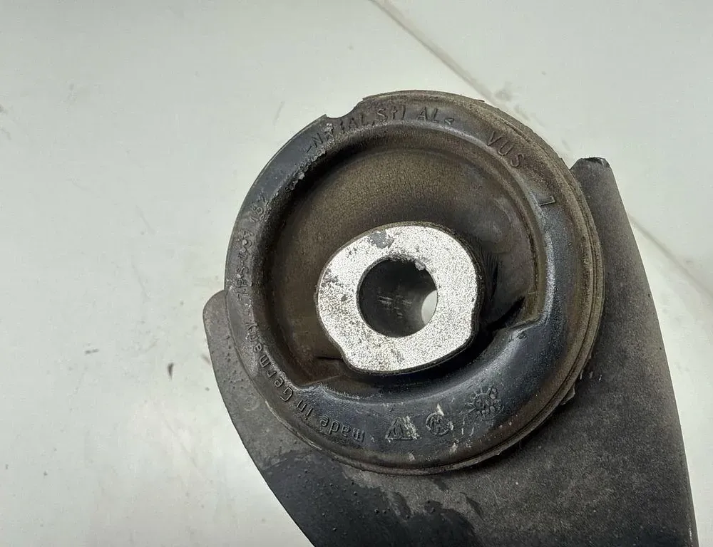 PORSCHE Cayenne 958 (2010-2018) Vänster bakarm 95831104111 34986611