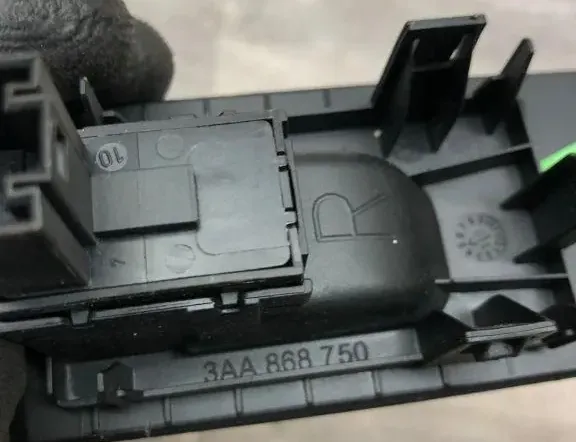 VOLKSWAGEN Passat B7 (2010-2015) Bakre höger dörrfönsterkontrollbrytare 3AA868750 34968495