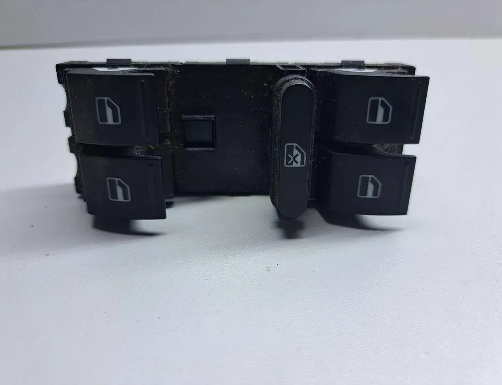 VOLKSWAGEN Golf 6 generation (2008-2015) Bakre höger dörrfönsterkontrollbrytare 1K4959857CREH,1K4959857B 34969041