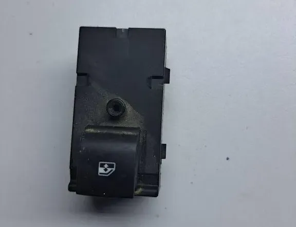 OPEL Astra K (2015-2021) Bakre höger dörrfönsterkontrollbrytare 13301888 34983515