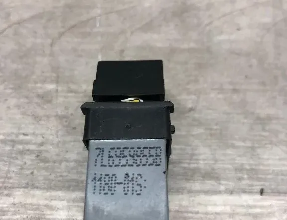 SEAT Leon 2 generation (2005-2012) Bakre höger dörrfönsterkontrollbrytare 118001S,7L6959855B 34983846