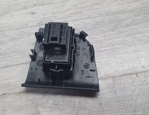 SKODA Octavia 3 generation (2013-2020) Bakre höger dörrfönsterkontrollbrytare 5E0959855,B54114 34979557