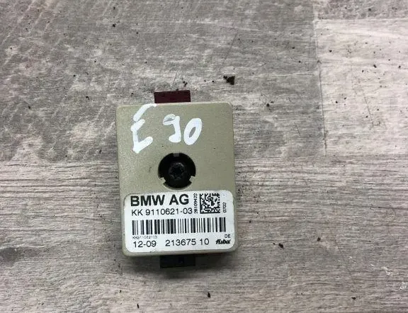 BMW 3 Series E90/E91/E92/E93 (2004-2013) Bootlid antennförstärkare 21367510,9110621 34982708