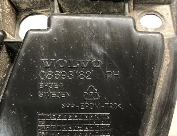 VOLVO V70 2 generation (2000-2008) Främre höger stötfångarfäste 34969684
