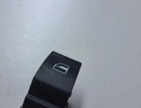 VOLKSWAGEN Golf Plus 2 generation (2009-2014) Bakre höger dörrfönsterkontrollbrytare 7l6959855b 34983894