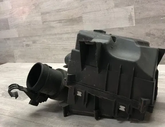 VOLVO V70 2 generation (2000-2008) Luftfilterlåda 30636830,6762706,0752706 34969000