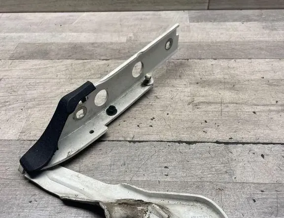 AUDI A6 C7/4G (2010-2020) Främre höger motorhuvsgångjärn 4G8823302D 34980171