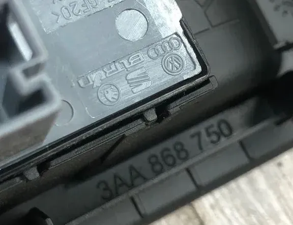 VOLKSWAGEN Passat B7 (2010-2015) Bakre höger dörrfönsterkontrollbrytare 3AA868750 34973538