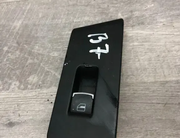 VOLKSWAGEN Passat B7 (2010-2015) Bakre höger dörrfönsterkontrollbrytare 3AA868750 34968495