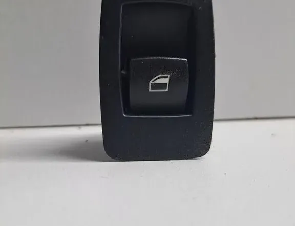 BMW 3 Series E90/E91/E92/E93 (2004-2013) Bakre höger dörrfönsterkontrollbrytare 2647C,15939900,6945874 34983580