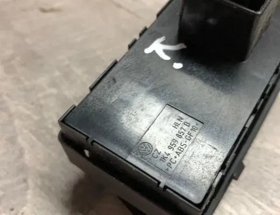 VOLKSWAGEN Tiguan 1 generation (2007-2017) Växlar 1K4959857CREH,1K4959857B 34970647