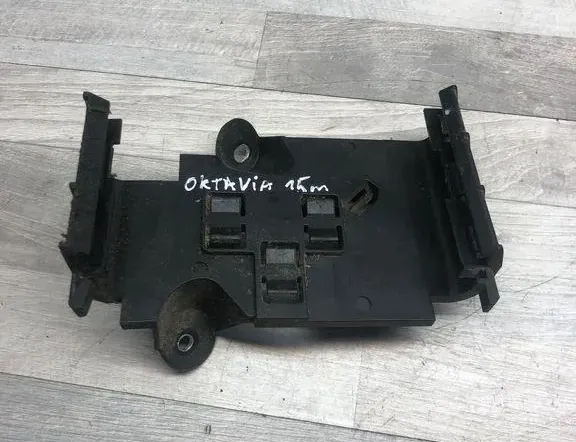 SKODA Octavia 3 generation (2013-2020) Andra motorrumsdelar 5Q0906507 34983888