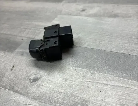 VOLVO V70 2 generation (2000-2008) Bakre höger dörrfönsterkontrollbrytare 30658696 34971726