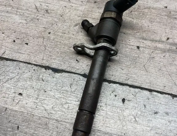 VOLVO V70 2 generation (2000-2008) Bränsleinsprutare 30777526 34980376