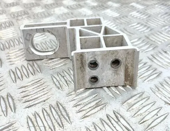 MERCEDES-BENZ E-Class W211/S211 (2002-2009) Kylarhållare 33339730