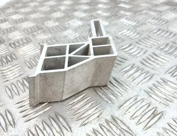 MERCEDES-BENZ E-Class W211/S211 (2002-2009) Kylarhållare 33339730