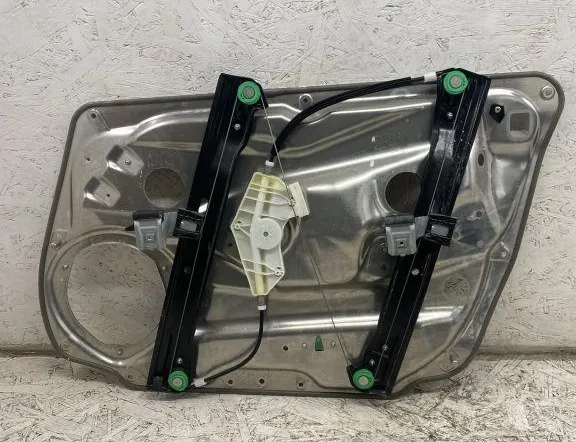 MERCEDES-BENZ C-Class W204/S204/C204 (2004-2015) Vänster främre fönsterhissare A2048200142 33468255