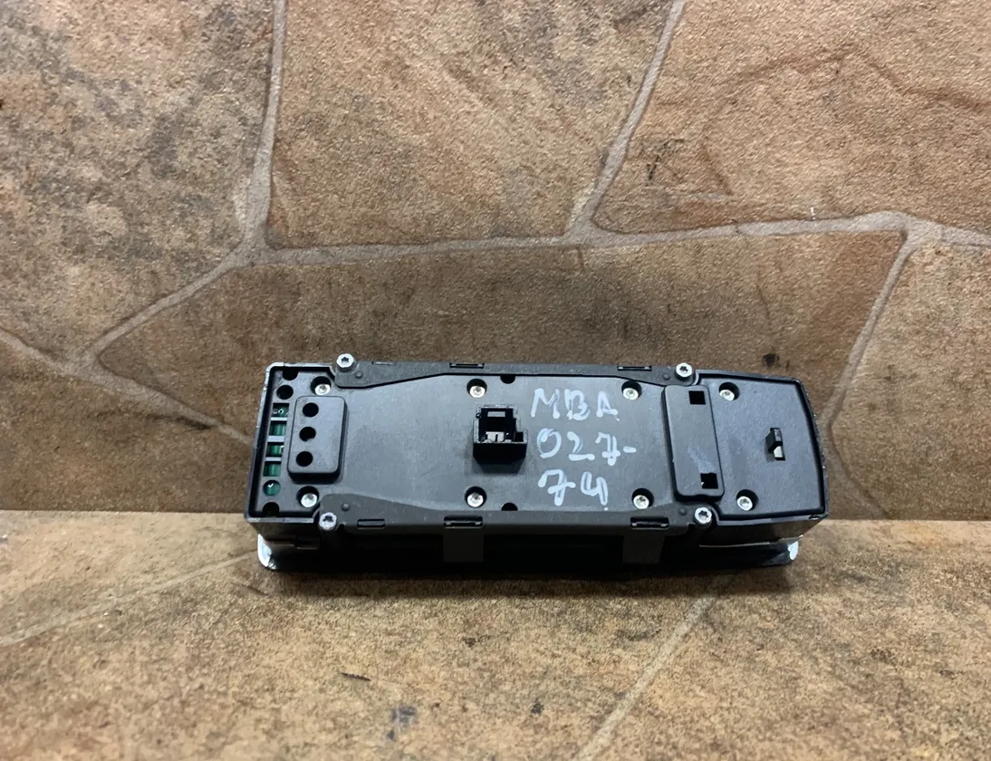 MERCEDES-BENZ GLE Coupe C292 (2015-2019) Vänster främre dörrfönsterbrytare A2929055000 33500347