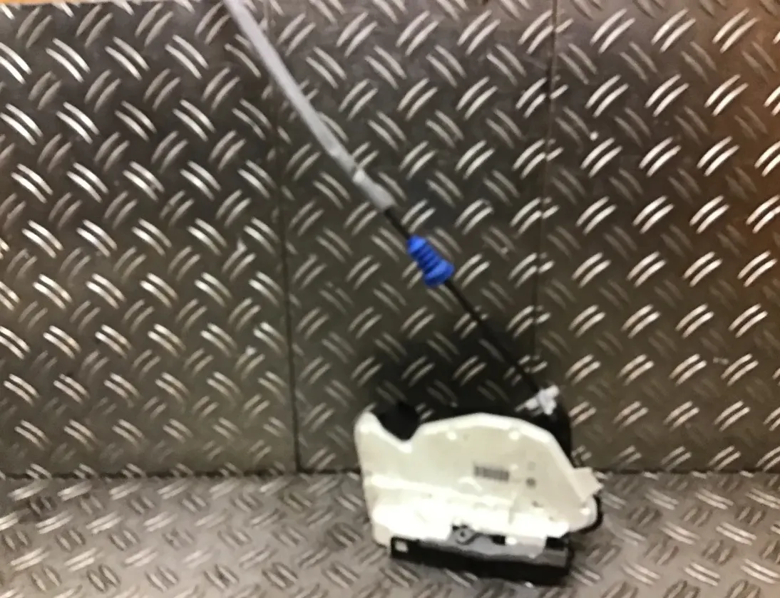 SEAT Mii 1 generation (2011-2023) Främre höger dörrlås 1S1837016C 33522093