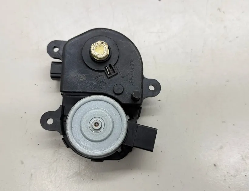 LEXUS GS 3 generation (2005-2012) Strålkastarnivelleringsmotor höger 85663-50010 33550941