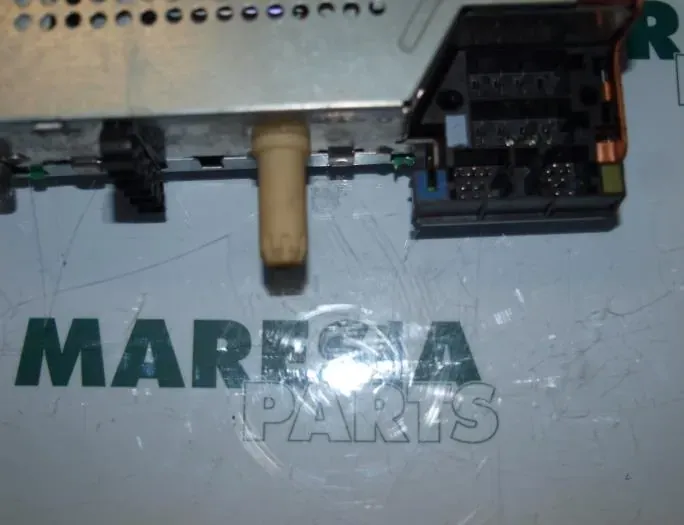 RENAULT Megane 2 generation (2002-2012) Musikspelare utan GPS 8200497243,8200107955,8200300858,8200107957,8200316569,8200461289,8200377862,8200300859,8200300855,8200377864,8200300856,8200335062,8200300857,8200074336,8200256141 27749286