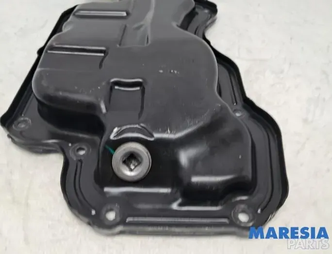 RENAULT Clio 4 generation (2012-2020) Oljepanna 111117061R,111116195R 33481080