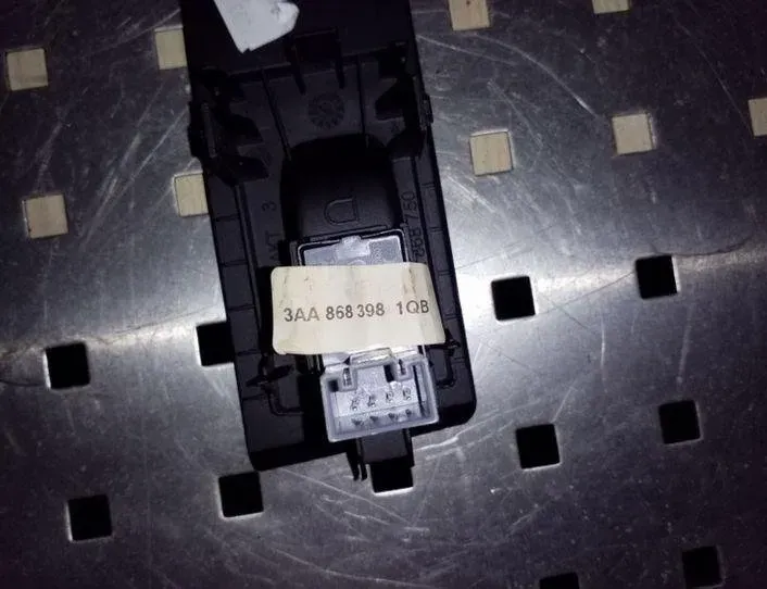 VOLKSWAGEN Passat B7 (2010-2015) Bakre höger dörrfönsterkontrollbrytare 3AA868750 26064443