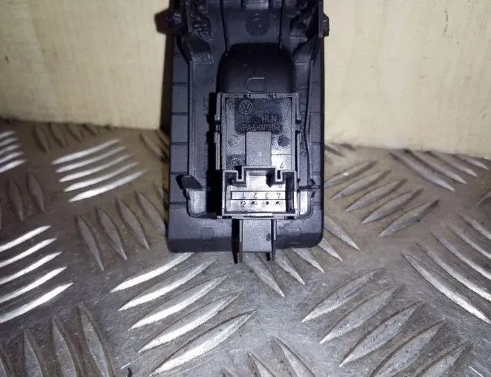 VOLKSWAGEN Passat B7 (2010-2015) Bakre höger dörrfönsterkontrollbrytare 3AA868750,7L6959855B 26123653