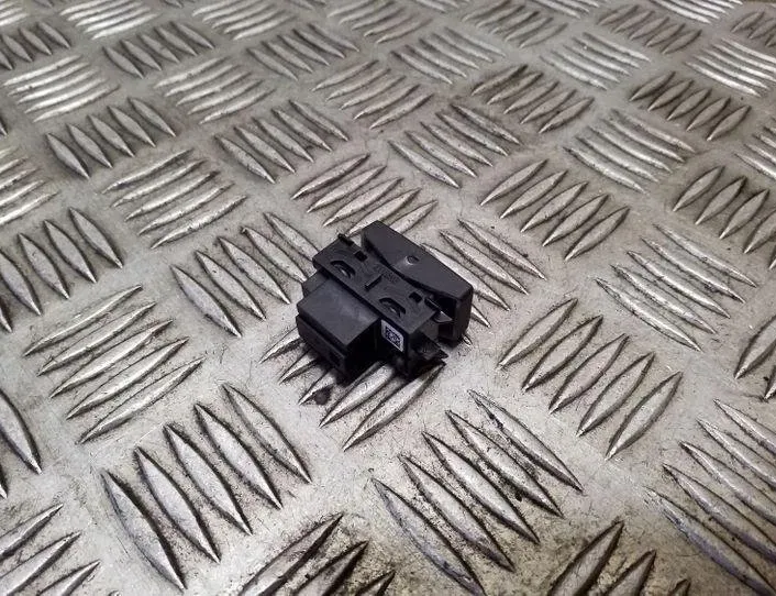 SKODA Octavia 3 generation (2013-2020) Bakre höger dörrfönsterkontrollbrytare 5E0959855A 26191518