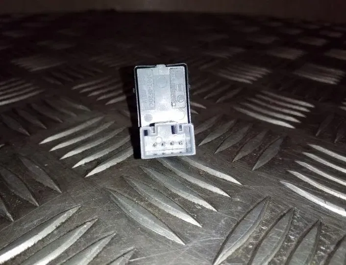 VOLKSWAGEN Golf Plus 2 generation (2009-2014) Bakre höger dörrfönsterkontrollbrytare 7L6959855B 26194502