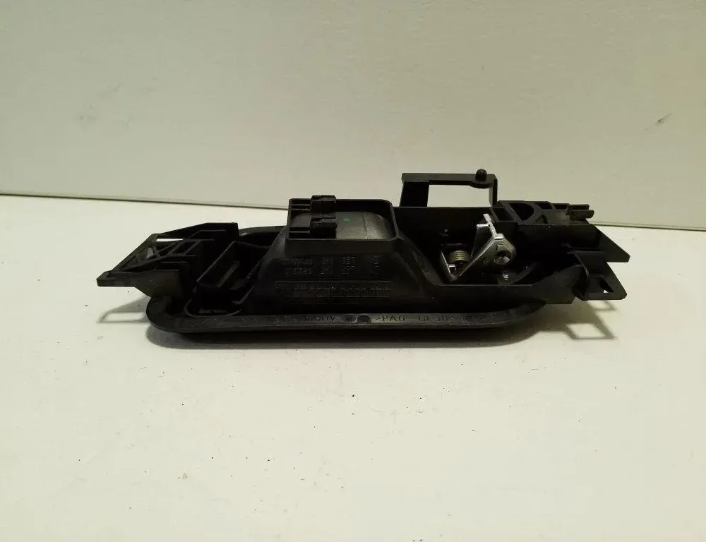 VOLKSWAGEN Amarok 1 generation (2010-2022) Höger bakre inre öppningshandtag 2H0837114D 32153840