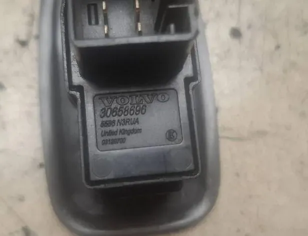 VOLVO XC90 1 generation (2002-2014) Främre höger dörrfönsterbrytare 30658696,55B6N3RDA,03120700 34188474