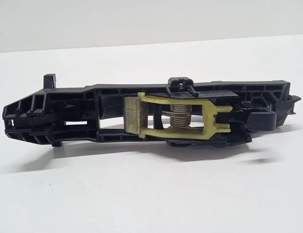 MERCEDES-BENZ C-Class W203/S203/CL203 (2000-2008) Bakre högra dörrens yttre handtag 33500620