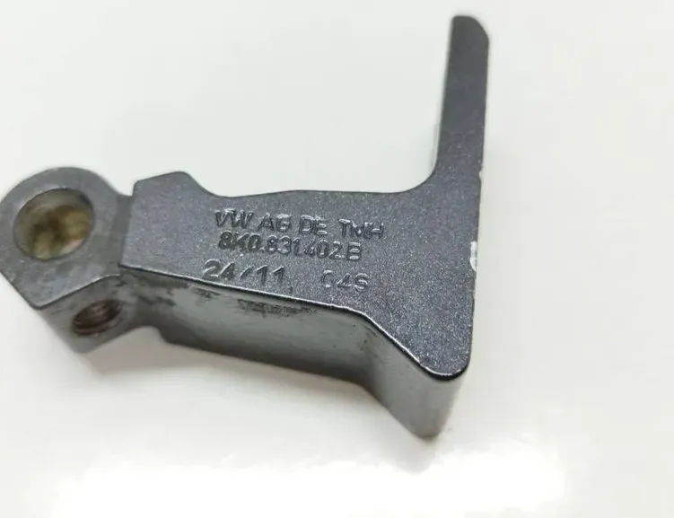 AUDI A4 B8/8K (2011-2016) Bakre höger dörrgångjärn 8K0831402B 33506211