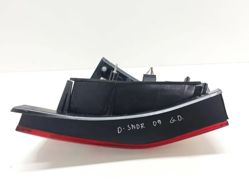 DACIA Sandero 1 generation (2008-2012) Bakre höger bakljuslampa 8200734824 33535302