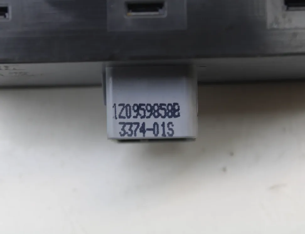 SKODA Yeti 1 generation (2009-2018) Främre höger dörrkontrollenhet 1Z0959858B 34202310