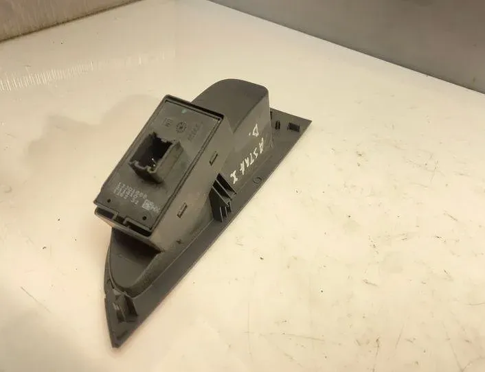 OPEL Astra J (2009-2020) Vänster främre dörrfönsterbrytare 211410,126232,13301888 18125382