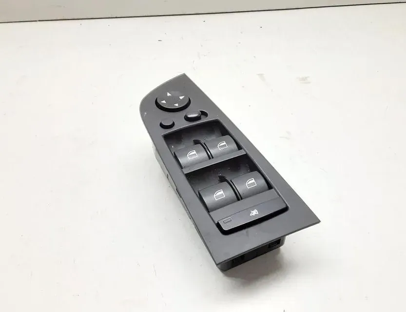 BMW 3 Series E90/E91/E92/E93 (2004-2013) Bakre höger dörrfönsterkontrollbrytare 9132147 33730112