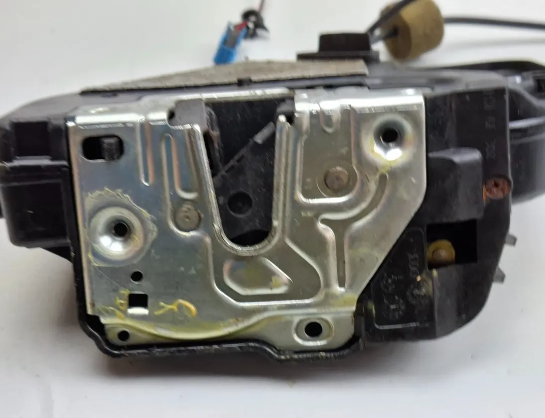 MERCEDES-BENZ E-Class W211/S211 (2002-2009) Bakre vänstra dörrlås 2117300735 33501277