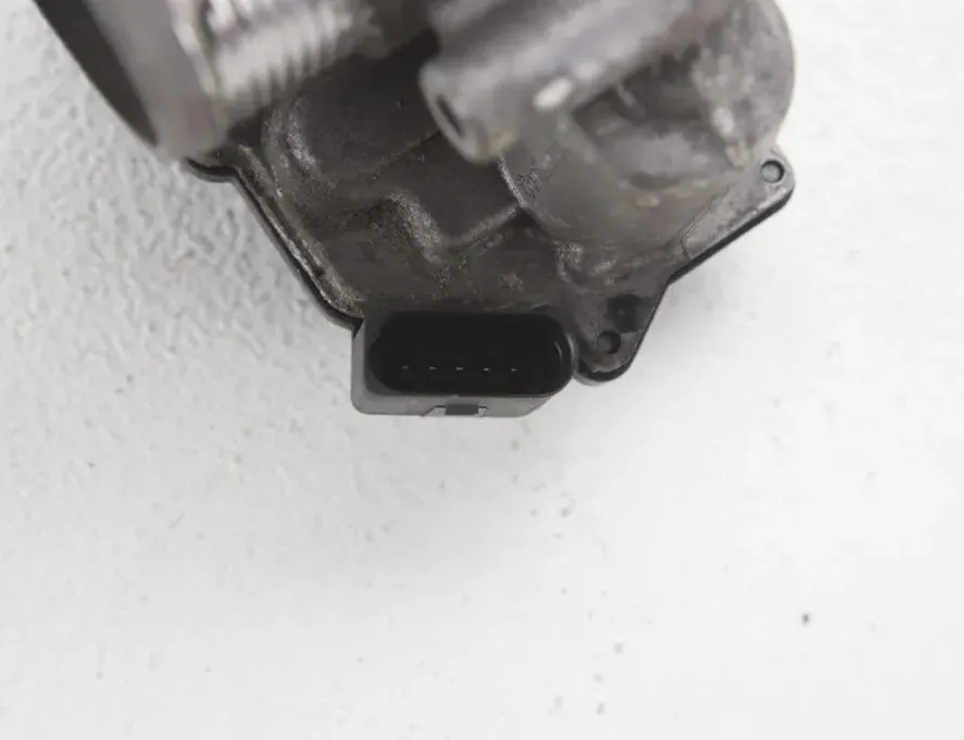 SKODA Yeti 1 generation (2009-2018) Gasspjällskropp 03L128063R 33293639