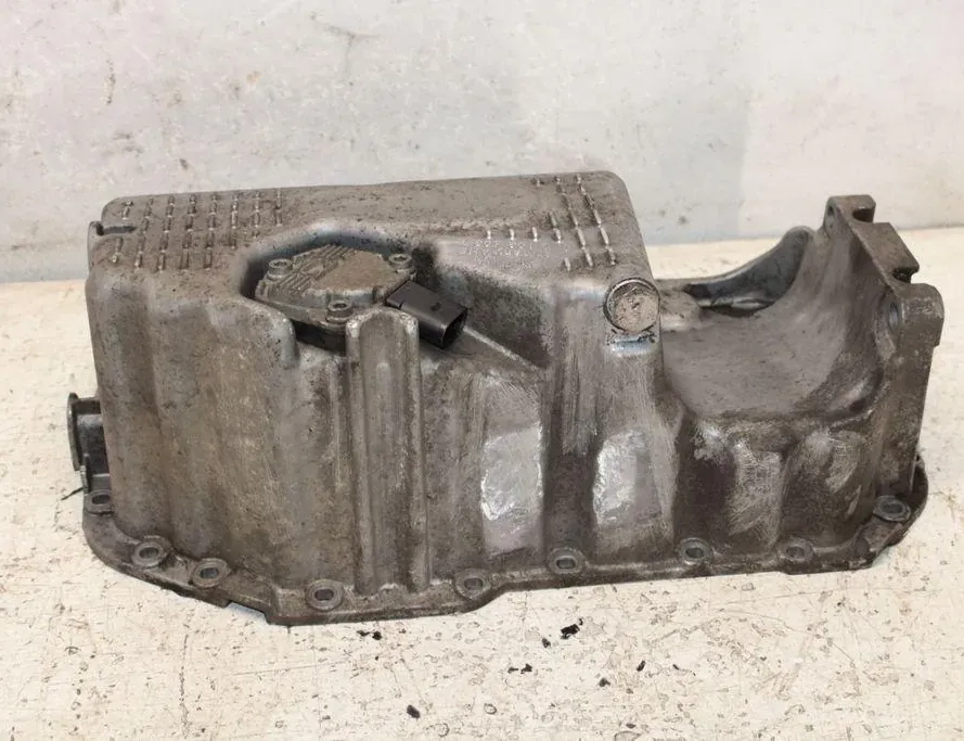 VOLKSWAGEN Golf 8 generation (2019-2023) Oljepanna 03C103603T 33303540