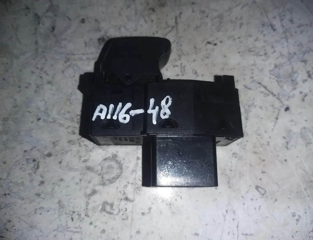 VOLVO XC90 1 generation (2002-2014) Vänster främre dörrfönsterbrytare 30658696 26953791